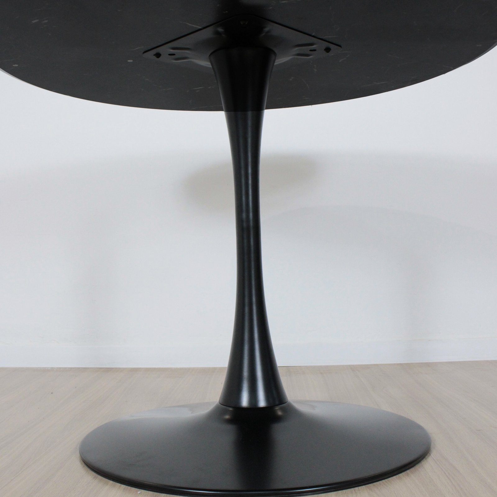 Mesa Saarinen 100cm Negra - Imagen 3